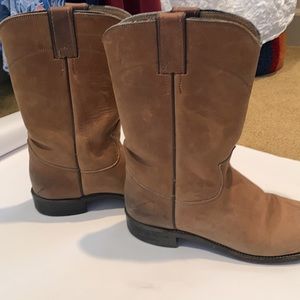 Brown Justin boots, size 8 1/2